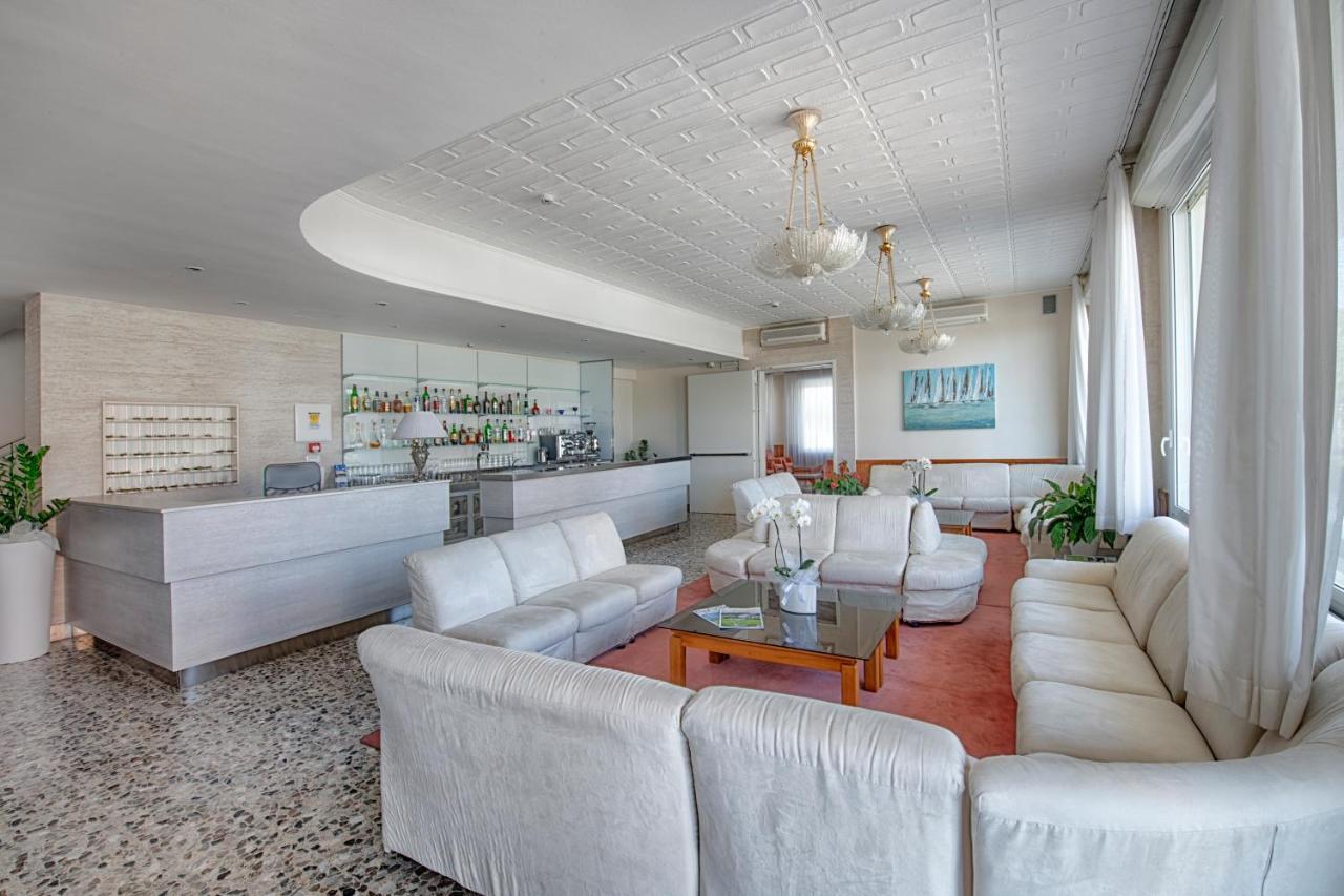 Hotel Continental Milano Marittima Buitenkant foto